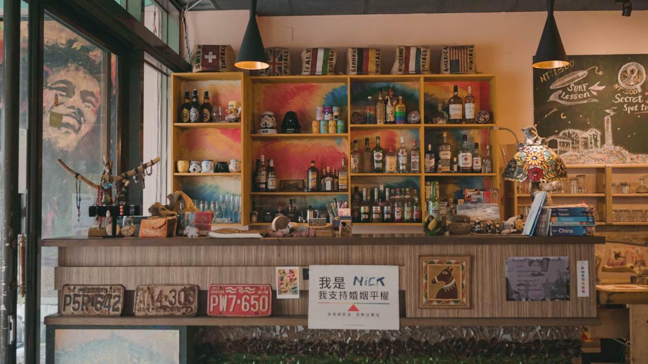 Dulan The Travel Bug Bistro Inn Donghe Exterior foto